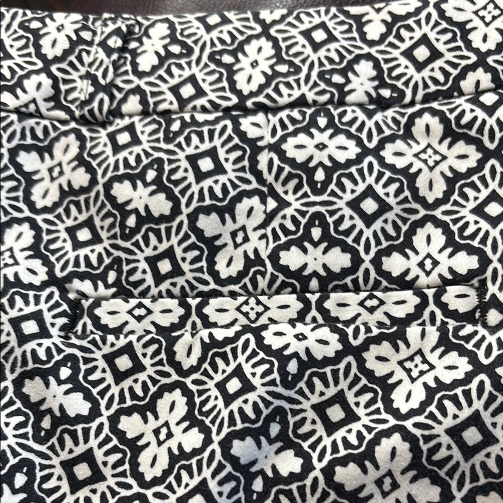 Banana Republic Reegan Women’s pants , Black /White Patterned , Mid Rise , sz 8 - Picture 6 of 9